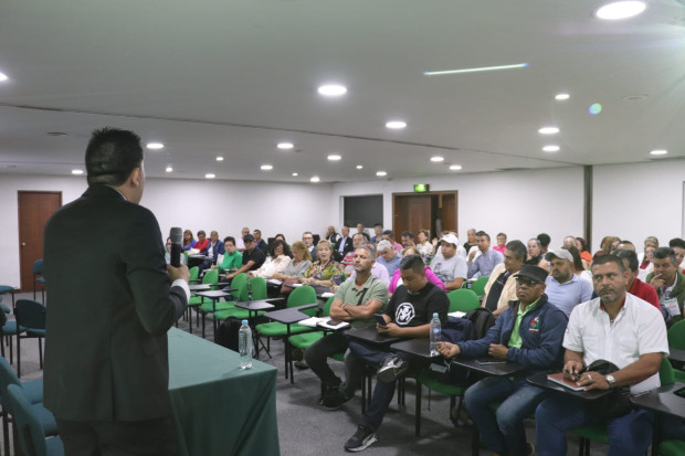 Comenzó ayer en Manizales la Semana de la Participación Ciudadana, que va hasta el jueves para el intercambio de experiencias y el diálogo sobre temas de coyuntura local entre miembros de las Juntas de Acción Comunal, Juntas Administradoras Locales, organizaciones sociales y comunitarias. Comenzó ayer en Manizales la Semana de la Participación Ciudadana, que va hasta el jueves para el intercambio de experiencias y el diálogo sobre temas de coyuntura local entre miembros de las Juntas de Acción Comunal, Juntas Administradoras Locales, organizaciones sociales y comunitarias.