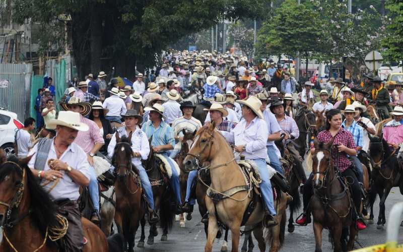 No olvide portar un buen sombrero para hacer parte del evento. No olvide portar un buen sombrero para hacer parte del evento.
