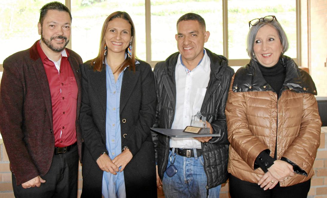 Gonzalo Taborda Ocampo, Patricia Salazar Villegas, vicerrectora de Proyección Universitaria y Luis Fernando Gutiérrez Mosquera.
