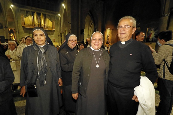 Hermanitas Floralba Reyes Silva, Bernarda Prada, Edit María Vergara, madre general de la comunidad Hermanitas de la Anunciación y el presbítero José Abel Sierra. Hermanitas Floralba Reyes Silva, Bernarda Prada, Edit María Vergara, madre general de la comunidad Hermanitas de la Anunciación y el presbítero José Abel Sierra.