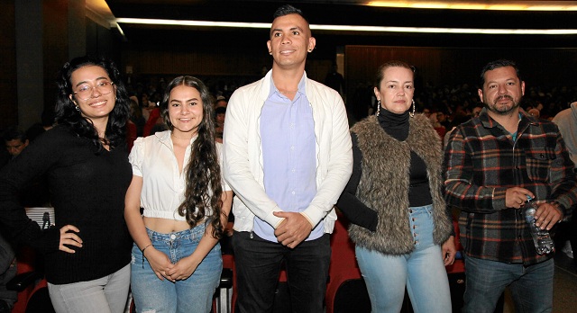 María del Mar Bedoya, Scarlett Silva, Daniel Agudelo, Alejandra Ortegón y Oscar Quintero. María del Mar Bedoya, Scarlett Silva, Daniel Agudelo, Alejandra Ortegón y Oscar Quintero.