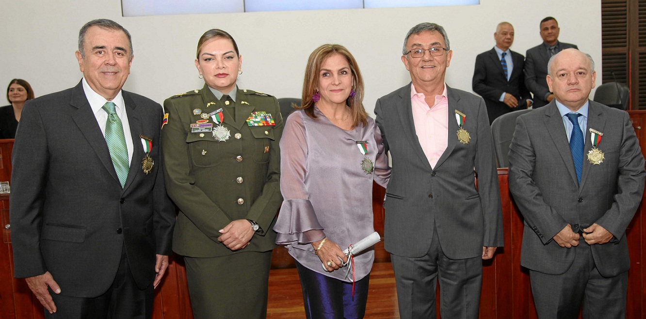 Javier Hernández Bonett, periodista deportivo; Liliana Andrea Jiménez Falla, comandante de la Policía de Caldas; Amparo Sánchez Londoño, gerente de Inficaldas; Jorge Hernán Mesa Botero y José Fernando Reyes Cuartas, magistrado de la Corte Constitucional.