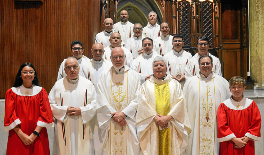 Fotos | Freddy Arango | LA PATRIA Luciana Betancourt, Fernán Llano Ruiz, vicario general de la Arquidiócesis de Manizales; Luis Aurelio Castañeda, rector del colegio San Luis Gonzaga; Hermán Rodríguez, provincial de los jesuitas en Colombia; Rodolfo Abello, presidente de la Asociación de colegios y asistente de educación; Samuel Quintero; Salomón Marín Serna, delegado de la pastoral educativa; Alberto Llanos, rector del LANS; Jorge Noreña, párroco de la Catedral Basílica de Manizales; José Antonio Rincón, r