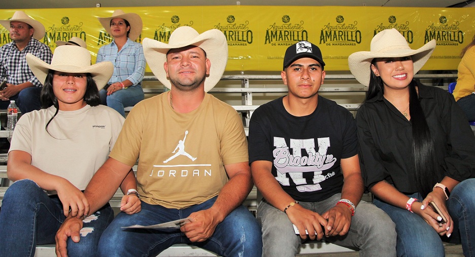 Darlín Santamaría, Diego Giraldo García, Jhon Edward Duque Uribe y Valentina Giraldo.