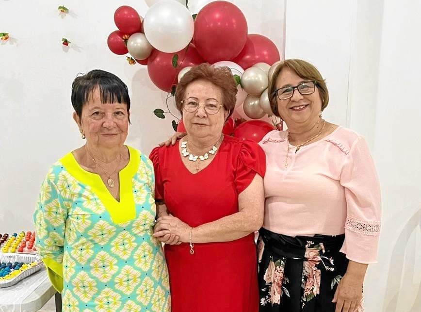 Hermanas de la cumpleañera, Rubiela y Ana Montes.