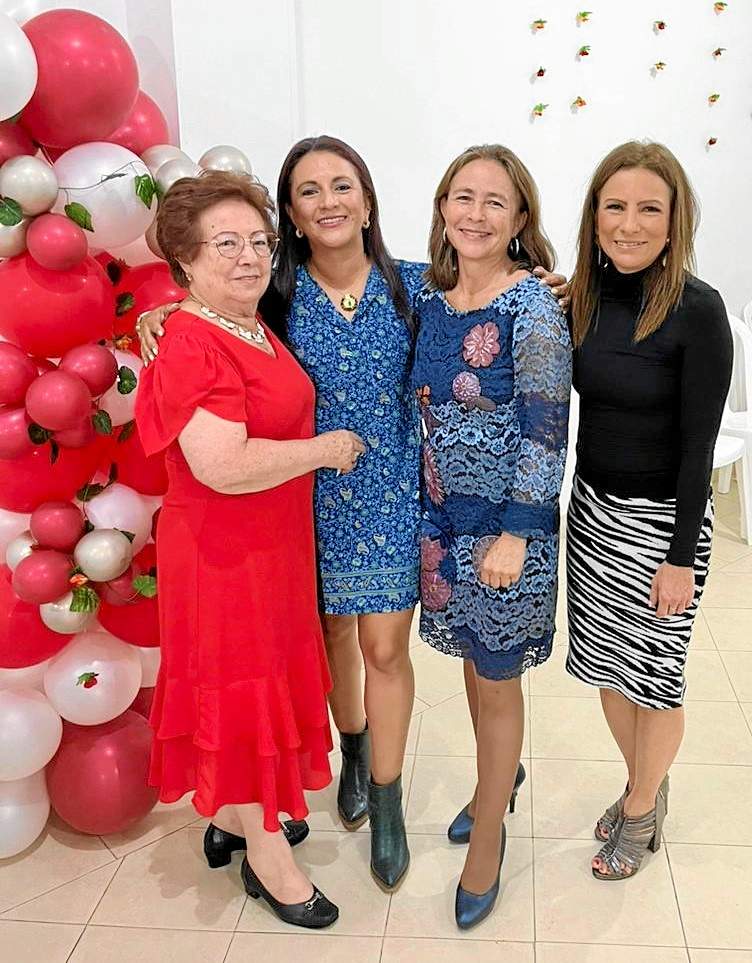 Rosalba Montes y sus hijas: Carolina, María Isabel y Liliana Piedrahíta.