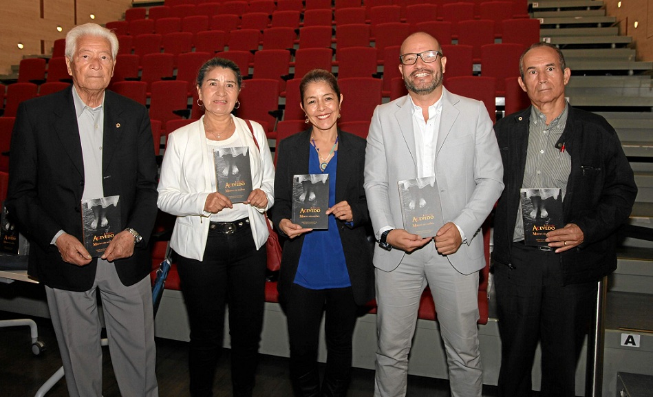 Octavio Zapata Ospina, Lucía Vera, Ivonne Mendoza Niño, gerente del Banco de la República; Juan Carlos Acevedo y Pedro Juan Alzate Giraldo.