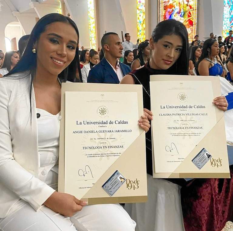 Angie Daniela Guevara y Claudia Patricia Villegas, tecnólogas en Finanzas.