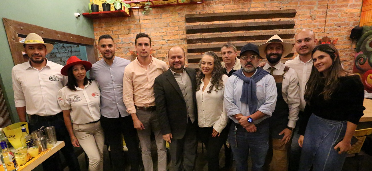 Carlos Carmona, María Pinilla, Juan David Tamayo, Mateo Uribe, Giancarlos Hincapié, Valentina Robledo, Sebastián Villegas, Enrique Gómez, Héctor Bernal, Sergio Jaramillo y Linda Osorio.