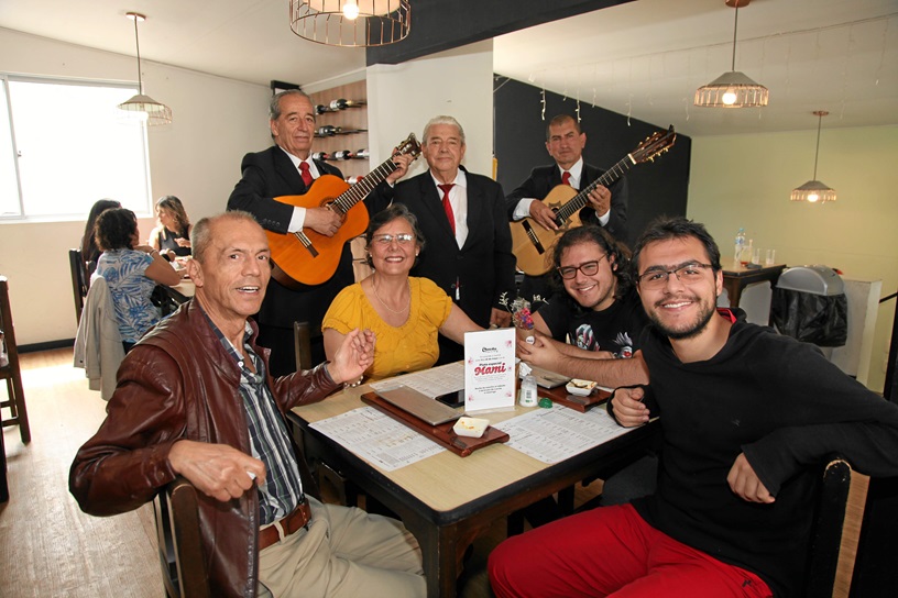 Guillermo González, Clara Eugenia Sánchez, Miguel González, Santiago González y el Trío Los Emperadores.