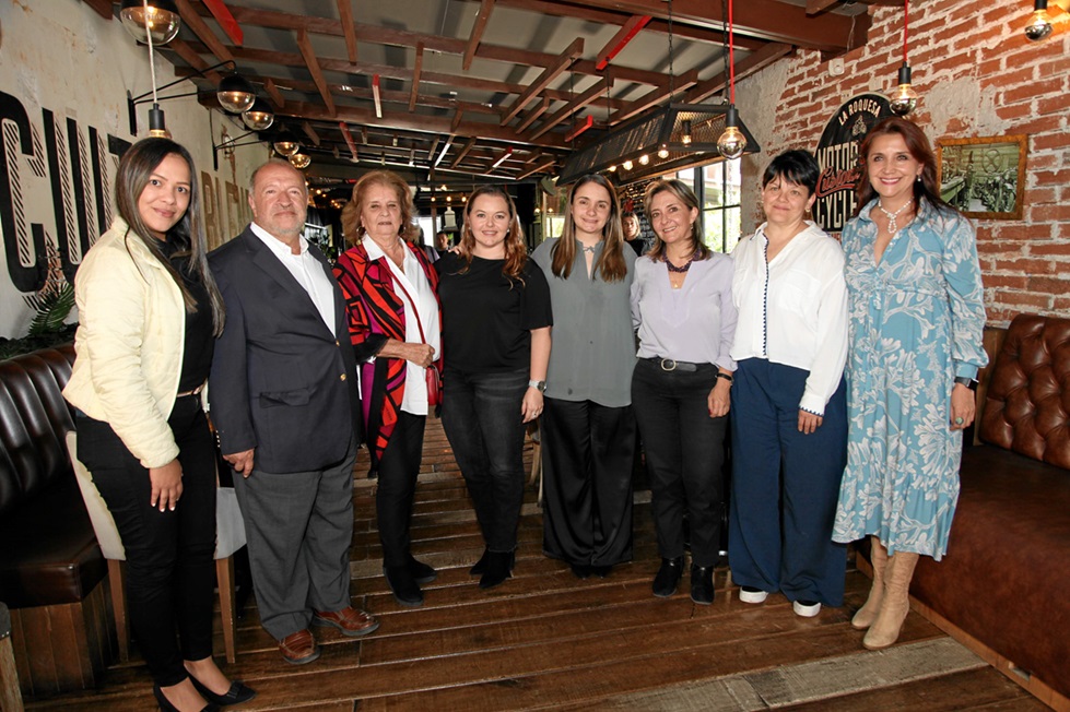 María Ángela Mendoza, Octavio Arbeláez, Elvira Escobar de Restrepo, Elizabeth Ramírez, Isabel Cristina González, Catalina García, Mariana Villegas y María Del Pilar Ordoñez.