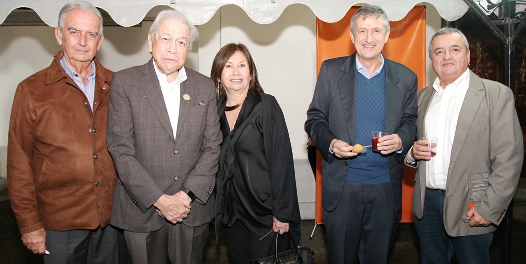 Héctor Jaramillo, Néstor Buitrago, Luz Amparo Villegas, Bernardo Mejía Prieto y Óscar Villegas Velásquez. Héctor Jaramillo, Néstor Buitrago, Luz Amparo Villegas, Bernardo Mejía Prieto y Óscar Villegas Velásquez.