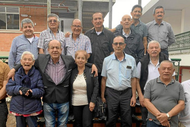 Foto | Henry Giraldo | LA PATRIA La promoción del año1974 del Instituto Manzanares, se reunió para compartir experiencias y renovar su amistad durante sus años de estudio.