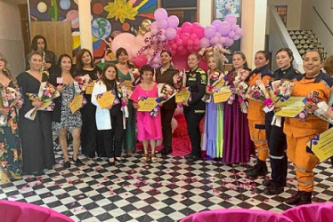 LA PATRIA | Manizales Sandra Milena Escobar, fundadora de Mujeres gestoras de oportunidades, una red de emprendedoras de Anserma, que busca trabajar por el empoderamiento, la visibilización y la apertura de oportunidades para las mujeres de este municipio y de zonas aledañas, organizó la noche de reconocimiento a Mujeres que inspiran, en donde se premiaron 17 damas por su trayectoria, valentía, proyección y aporte al desarrollo del territorio.  El acto especial se realizó en el auditorio de la Biblioteca Pú