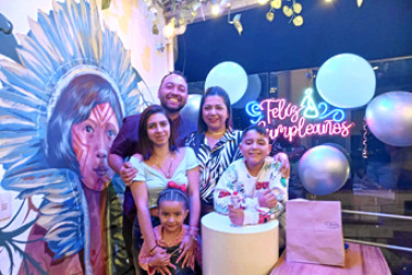 Foto | Argemiro Idárraga | LA PATRIA Fabián Cortés Molina, Vanessa Zuluaga Tabares, Sofía Zuluaga Tabares, Emmanuel Cortés Zuluaga y Salomé Cortés Zuluaga, se reunieron el el restaurante Shiraka para celebrar los 10 años de Emmanuel.