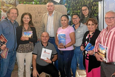 Foto | Lector | LA PATRIA Carlos Eduardo Orozco, fundador y director de la revista Geyser, estuvo acompañado de familiares y amigos durante el homenaje que le ofreció la Librería Ágora de Manizales por los 30 años de publicaciones con la revista.