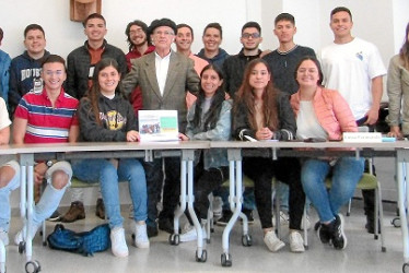 Foto | Lector | LA PATRIA En la Universidad Nacional de Colombia, sede Manizales, se llevó a cabo el reconocimiento y la clausura de la edición 39 de la Cátedra Aleph, primer semestre académico 2023, que se centró en el tema Las ideas, sustento del conocimiento, en Albert Einstein. En la imagen los estudiantes participantes Cristian David Cárdenas, Luisa Fernanda Castillo, Faiver Leonardo Cortés, Tatiana Franco, Daniel David García, Daniel González, Daniel Felipe Ipia, Stiven Loaiza, Miguel Ángel Martínez, 