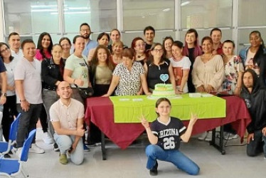 Foto | Henry Giraldo | LA PATRIA En la Institución Educativa Manzanares celebraron el Día del Profesor. El festejo lo coordinaron Víctor Bedoya, secretario de la institución, y la emisora Voces FM.
