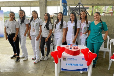 Fotos | Cortesía U. Católica |LA PATRIA Paula Duque, Camila Andrade, Valentina López, Sara Quintero, Leonela Londoño, Viviana Aristizábal, Angela Londoño y Yanier Betancur.