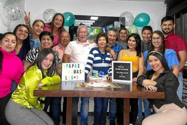 Edelbeto Àlvarez Holguín compartió esta fecha en compañía de la familia Álvarez, en especial de sus hijas María José e Isabella, y de su esposa Zuleny Carmona Trujillo.