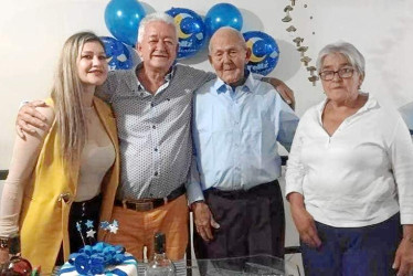 Bolívia (Pensilvania) está de luto. Falleció don Ramón Emilio Quintero a sus 108 años, bien vividos. Fue buen padre, esposo, abuelo y tatarabuelo. Nos dejó muchas enseñanzas y lo recordaremos siempre. Mucha fortaleza para sus hijos Antonio Quintero y demás hermanos; su nieto Mauricio Quintero y toda su familia. Que Dios lo tenga en su santa gloria. Henry Giraldo