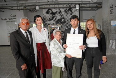 Foto | Argemiro Idárraga | LA PATRIA Francisco Bermúdez, Diana Milena Montoya Herrera, Leticia Atehortúa de Bermúdez, Víctor Manuel Bermúdez Ruiz y Lida Sofía Ruiz Ríos.