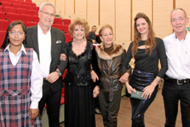 Fotos | Argemiro Idárraga | LA PATRIA Sara Isabel Ortegón Hernández, Félix Calvo, Ester Sierra, Adela Sierra, Valentina Vásquez y Jaime Van Den En Den.