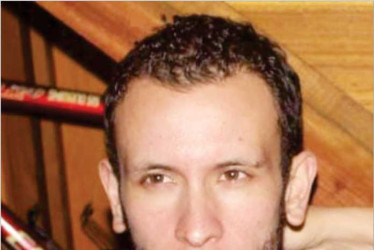 HIJITO AMADO Y EXTRAÑADO, tu recuerdo, sigue siendo mi soporte. Tuviste una infancia feliz; tu adolescencia, permitió que crecieras siendo un hombre bueno, lleno de valores y con amor infinito por Dios; llegaste a la juventud, obteniendo éxitos personales, logros académicos y satisfacciones profesionales, pero empezando tu adultez, cuando soñabas recoger y disfrutar lo cosechado, tu vida se apagó, para llenar las nuestras de tristeza y desolación. No has dejado de estar presente, un solo día, pero tu ausenc