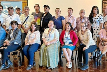 Foto | Cortesía | LA PATRIA De pie: Fernando Arcila, personero municipal; Juan Agustín Garzón, Miguel Ángel Villanueva, Arnulfo Villanueva, Fabio Villanueva, Andrés Chorens, Alba Alicia Ocampo, Elías Villanueva, Manuel Posada, Senith López Herrera, Jamer Yela, José Heriberto Orozco Orozco. Sentados: Gloria Omaira Cifuentes, Nisdany Contreras, Yalile García, Gloria Vásquez, Dora Obando, Melva Sofía González Céspedes, Patricia Quintancha, Yolima Valencia y Jazmín Andrea Gómez.