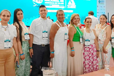 Sara Cristina Arias Loaiza, de Viajes Ariasbeta de Pereira y presidenta de la junta directiva del Capítulo Eje Cafetero de Anato; Jennifer Roncancio Pineda y Jonathan García, de Place To Travel de Pereira; Lina María Mondragón Cortés, de Lina Tours del Quindío; Teresa Ramírez Vargas, de Viajes Orbe de Pereira; Margarita Gálvez, de Viajes VIP Aviatur de Pereira; Jakeline Rendón García, de la Agencia Rosa de los Vientos de Manizales; y Sonia Ruiz, de Agencia de Viajes Destinos de Pereira.