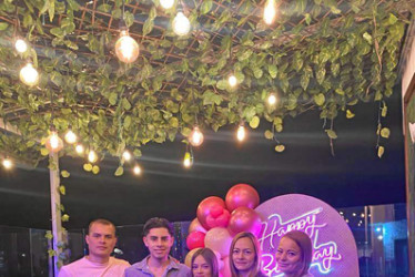 Fotos | Cortesía | LA PATRIA Elinton Mejía, Juan Manuel Cardona, Álisson Mejía Gómez (cumpleañera), Paula Andrea Gómez y Beatriz González.