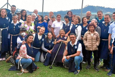 Foto | Lector | LA PATRIA Colaboradores del templo San Lorenzo, ubicado en el barrio Sierra Morena de Manizales, celebraron el día de su santo prestando su servicio en el comedor comunitario de esta parroquia.