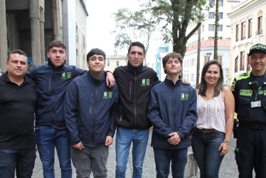 Foto | Argemiro Idárraga | LA PATRIA Julián Andrés Castaño, Brandy Sandoval, Nicolás Echeverría, Luis Felipe Cardona, Agustín Caro, Marisol Rodríguez y Andrés Pérez, policía de Turismo.