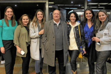 Isabela Vallejo, Mariana Villegas, Alejandra Cardona, Octavio Arbeláez, director del FITM; Claudia Patricia Restrepo, Elizabeth Ramírez y Liliana Alarcón.