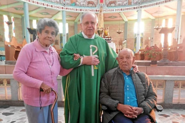 El manzanareño Ramón Marulanda Carvajal celebró sus 100 años en Manizales. Está casado hace 76 años con Nilda Salgado y tienen 13 hijos, 38 nietos, 45 bisnietos y 4 tataranietos.