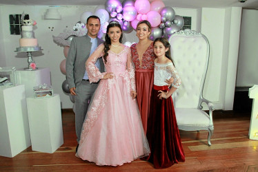 Foto | Lector | LA PATRIA Isabela Álvarez Montes celebró sus 15 años. Su familia le extiende sus felicitaciones y le desea un futuro lleno de éxitos y felicidad.