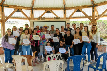 Foto | Cortesía | LA PATRIA Grupo de egresados participantes de la capacitación.