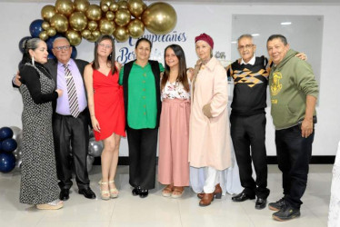 Foto | Cortesía | LA PATRIA Martha Cecilia Zuluaga, Bernardo Elías Alarcón Cardona, Laura Victoria Alarcón, Patricia del Pilar López, Beatriz Eugenia Alarcón, Sonia Esperanza López, Jaime Alberto López y Luis Gonzaga Grajales.
