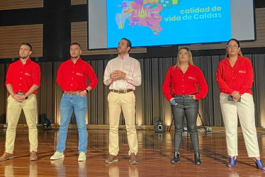 Foto | Cortesía Manizales Como Vamos| LA PATRIA Mateo Becerra Restrepo, Gabriel Mogollón Rojas, Daniel Hurtado Cano, Mariana Corredor Lucuara y Margarita Laverde Galvis, integrantes del equipo base de Manizales Cómo Vamos, durante la presentación del informe de calidad de vida de Caldas 2018 - 2022.