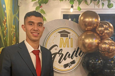 Foto | Restaurante La Shiraka | LA PATRIA Darío Ceballos Ciro recibió el titulo en Licenciatura en Educación Física, Recreación y Deporte de la Universidad de Caldas. Su logro profesional lo celebró en el restaurante La Shiraka, acompañado de su familia.