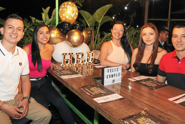 Foto | Argemiro Idárraga | LA PATRIA Diego Alejandro Rubio Carranza, Constanza Carranza Rodríguez, Valentina Rubio Carranza y Luis Enrique Rubio Castillo le celebraron el cumpleaños a María Antonia Quintero Hernández con una cena en el restaurante Cortesana.