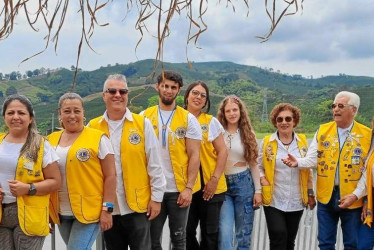 Foto | Argemiro Idárraga | LA PATRIA Valentina Bermúdez, Marsuleyny Vásquez, Claudia Patricia Castro, Carlos Hernán Zuluaga, Juan Camilo Giraldo, Lady Valencia Patiño, Sofía Patiño, Maria Enith Castrillón, Octavio Zapata Ospina, Adiela Guarín y Maryorie Castrillón participaron en el seminario de región del Club de Leones Manizales-Chipre.