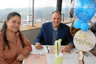 Foto | Argemiro Idárraga | LA PATRIA Jorge Montoya Herrera celebró su cumpleaños en compañía de Yurany Giraldo Echeverry, con un almuerzo en el restaurante La Azotea.
