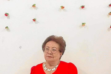 Foto | Lector | LA PATRIA Famosa por sus tortas, Rosalba preparó la suya con ayuda de sus bisnietos y esposo.