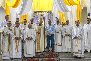 Foto | Cortesía | LA PATRIA El alcalde de Marquetalia (Caldas), Edwin Sánchez Aristizábal,compartió junto con los sacerdotes de la de la Diócesis La Dorada - Guaduas en una eucaristía que se realizó en el marco de la celebración de los 100 años del municipio del oriente caldense.