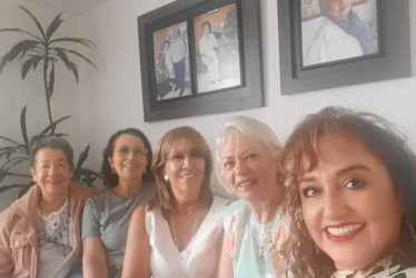 María Teresa Dávila, Liliana Correa, Clemencia Villegas, Beatriz Jaramillo y María del Rosario Ramírez.