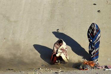 Migrantes que habitan temporalmente en las calles de la fronteriza Ciudad Juárez, al norte de México, permanecen desprotegidos ante la ola gélida, afectando principalmente a quienes duermen en la intemperie.