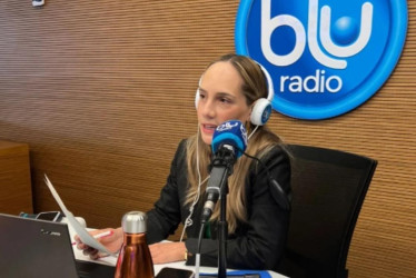 La periodista Camila Zuluaga cubre asuntos de política para los medios Blu Radio y Caracol Televisión.