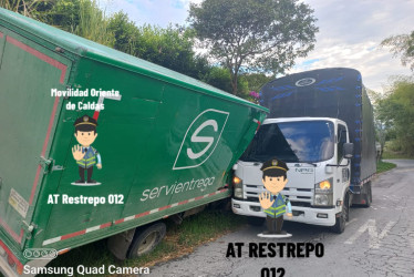 Este es el choque entre ambos automotores.