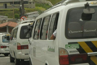 Acompañante de ruta escolar en Manizales se cayó del vehículo